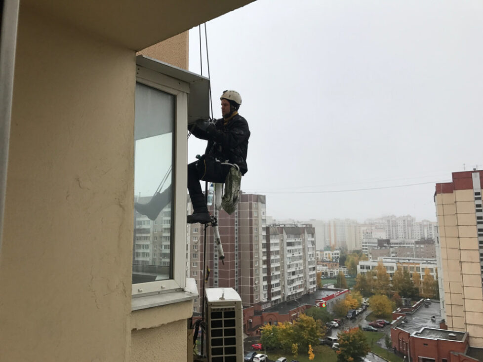 течет балкон